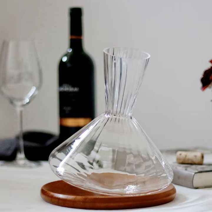 Decanter de Vinho Base Giratória Criativo Lumi Homi