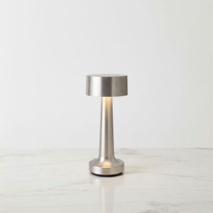 Luminaria-de-Mesa-LED-Recarregavel-Prata-Sirena-Lumi-Homi-01