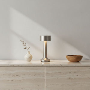 Luminaria-de-Mesa-LED-Recarregavel-Prata-Sirena-Lumi-Homi-04