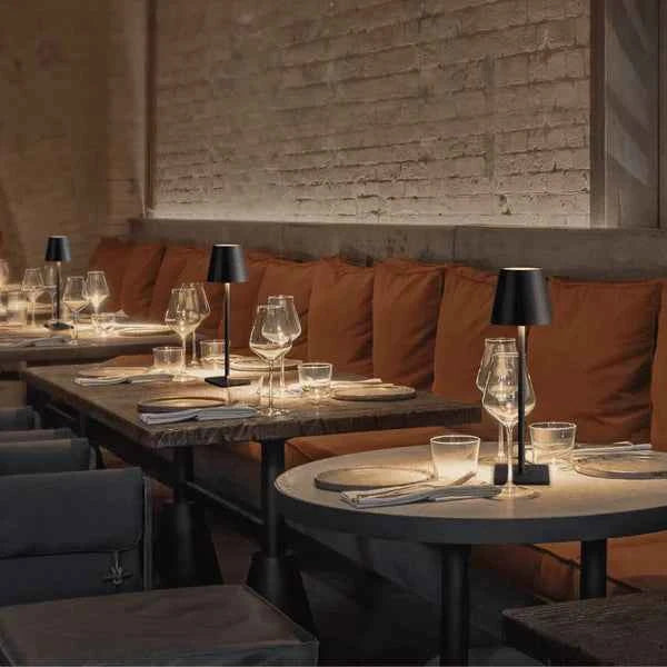 Luminária de Mesa Preta sem Fio Ônix Lumi Homi