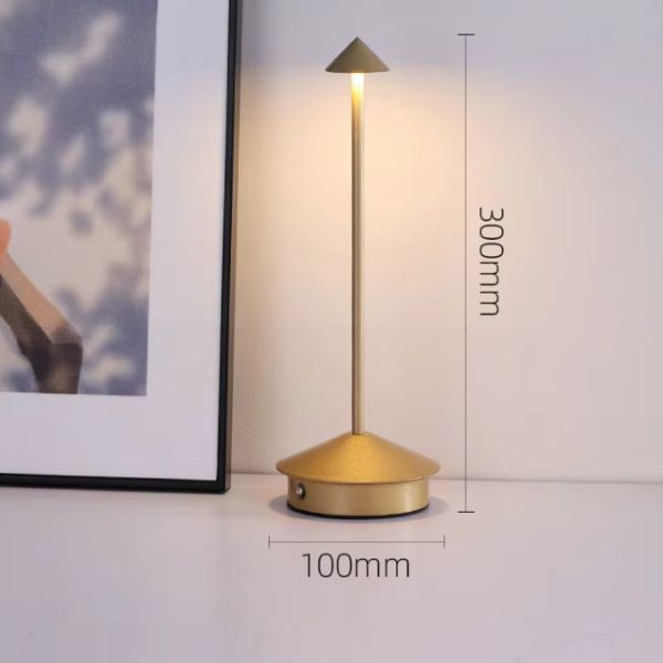 Luminaria-de-Mesa-em-Led-Recarregavel-Dourada-Modelo-Vellum-04
