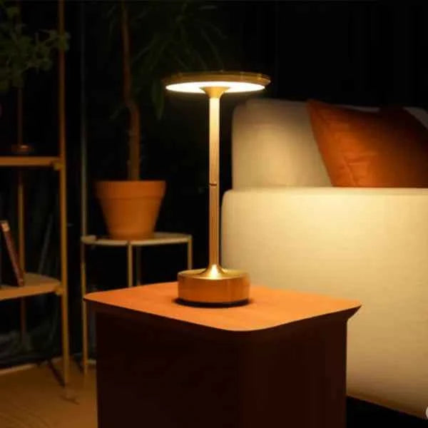 Luminária de Mesa sem Fio Dourada Orbital Lumi Homi
