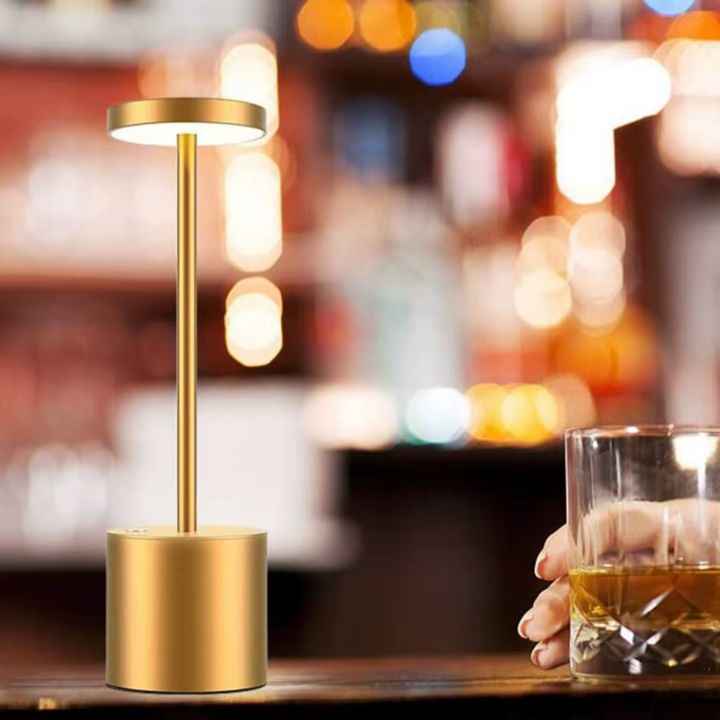 Luminária de Mesa em Led Recarregável Dourada Modelo Orbi