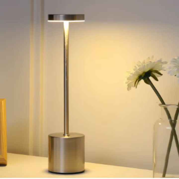 Luminária de Mesa em Led Recarregável Prata Modelo Orbi