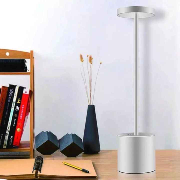 Luminária de Mesa em Led Recarregável Prata Modelo Orbi