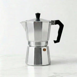 Cafeteira italiana moka Napoli em alumínio 300 ml sobre fundo claro