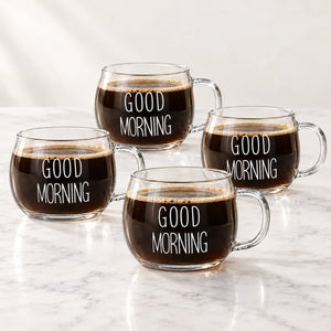 Quatro xícaras de vidro Good Morning Lumi Homi com estampa branca e café, sobre uma bancada clara