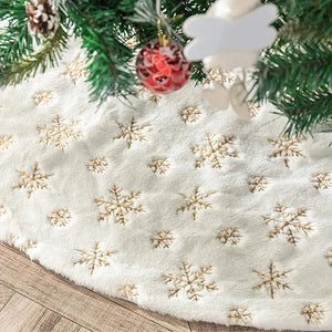 Detalhe do acabamento felpudo da saia para árvore de Natal dourada