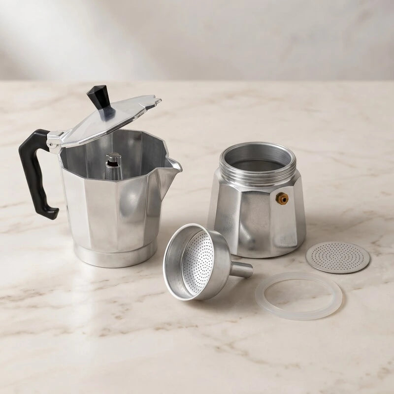 Partes internas da cafeteira italiana Napoli com corpo desmontado, filtro permanente e anel de silicone
