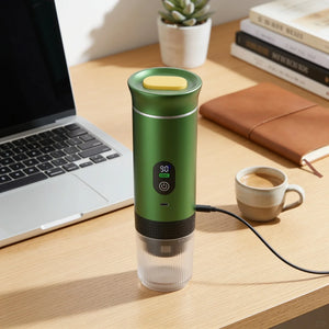 Cafeteira portátil verde com visor em escritório e topo amarelo