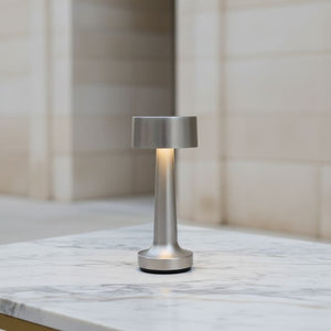 Luminaria-de-Mesa-LED-Recarregavel-Prata-Sirena-Lumi-Homi-02