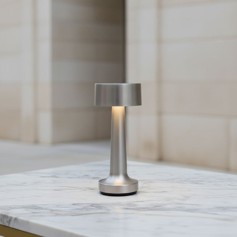 Luminaria-de-Mesa-LED-Recarregavel-Prata-Sirena-Lumi-Homi-02