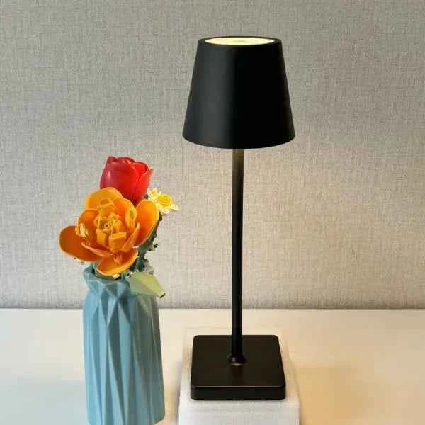 Luminária de Mesa Preta sem Fio Ônix Lumi Homi
