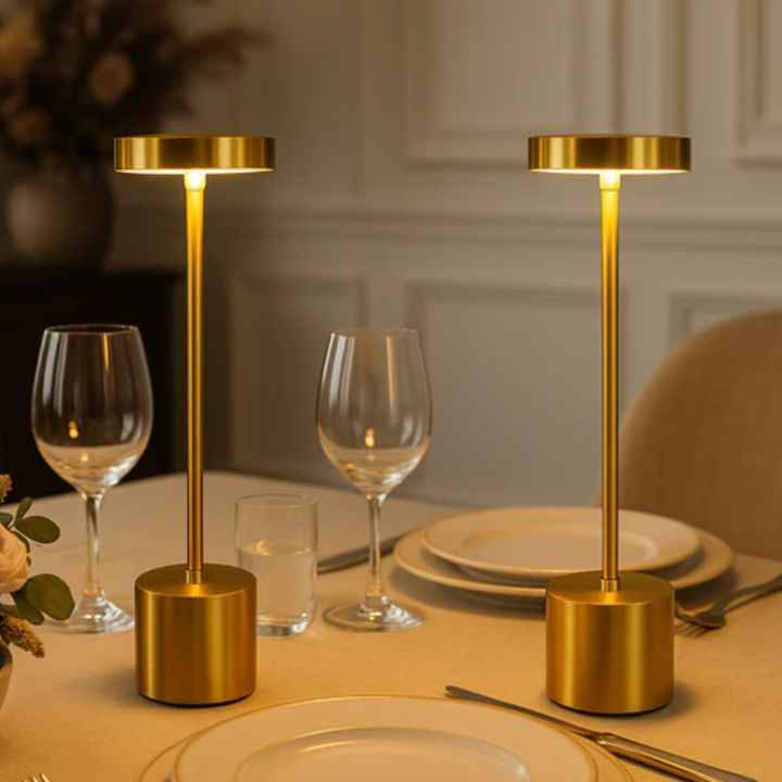 Luminária de Mesa em Led Recarregável Dourada Modelo Orbi