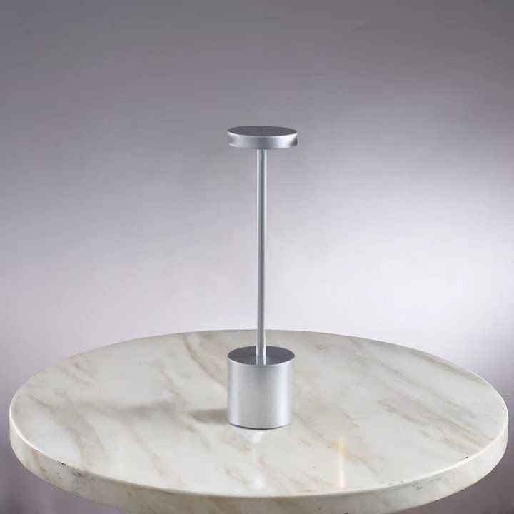 Luminária de Mesa em Led Recarregável Prata Modelo Orbi