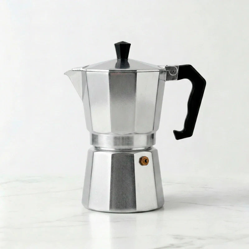 Cafeteira italiana moka Napoli em alumínio 300 ml sobre fundo claro