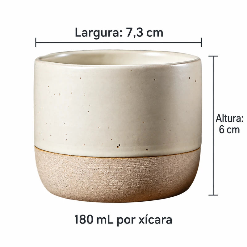 Xícara de café de cerâmica bege 180 mL com 7,3 cm de largura e 6 cm de altura em fundo branco