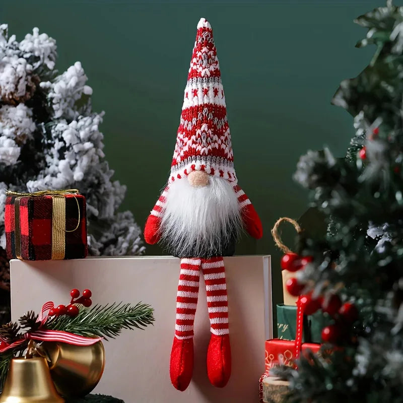Elfo de Natal com gorro vermelho e branco e pernas longas listradas