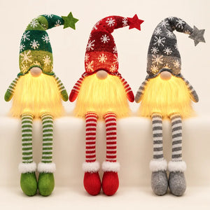 Conjunto com três gnomos iluminados verde, vermelho e cinza