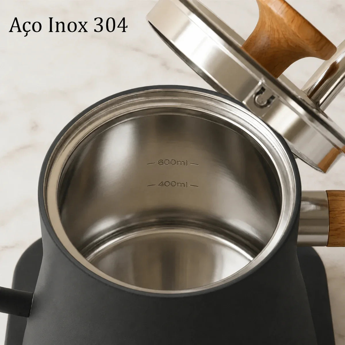 Interior em aço inox da Chaleira Milano preta