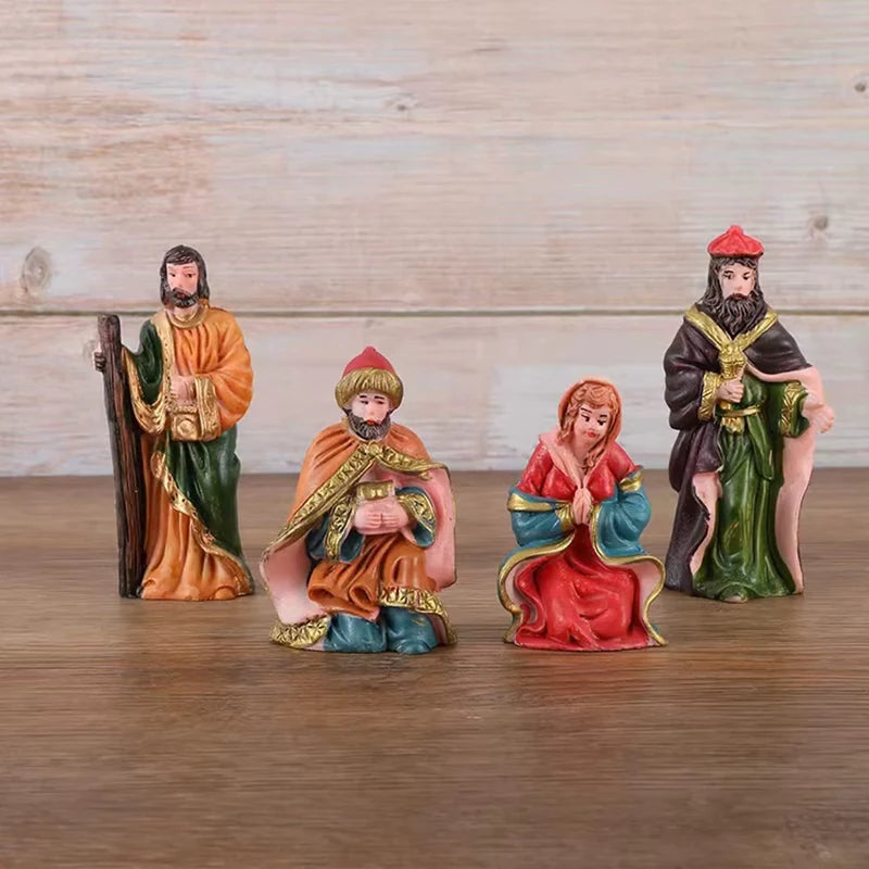 Detalhe das figuras pintadas do Presépio de Natal em Resina