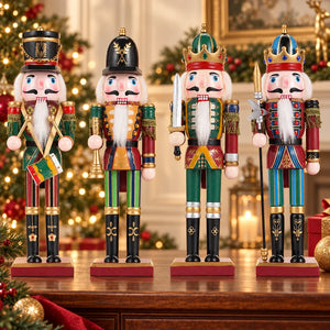 Quatro quebra-nozes de madeira de 30 cm reunidos em decoração de Natal